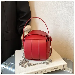 Rote stilvolle Wuerfelhandtasche mit Metallkette, trendige Umhaengetasche fuer Damen Sommer