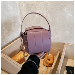 Elegante violette Umhängetasche für Damen, modische Kettentasche, schicke Handtasche neu.