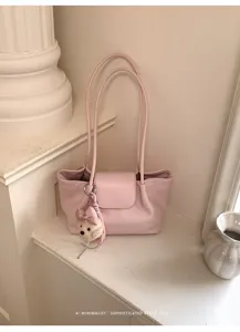 Bolso de hombro de piel PU rosa para mujer, bolso minimalista con lindo colgante de oso.