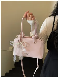 Rosa Damen Handtasche stilvoller Henkel Umhaengetasche mit Schleife und Perlen Anhaenger.