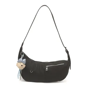 Minimalistische schwarze Damen Schultertasche, lässige vielseitige Crossover Mondsichel Tasche mit Bär.