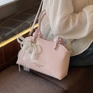 Rosa Leder Handtasche für Damen, elegante Umhängetasche mit Perlen Spitzen Anhänger.