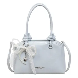 Hellblaue Damen Handtasche Umhängetasche PU Leder lässige Schultertasche mit Perlen Schleife.