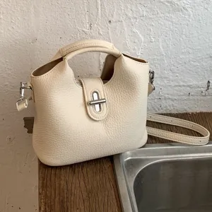 Creme weiße Handtasche aus Narbenleder für Damen Alltag lässige Umhängetasche Eimer Tasche