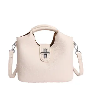 Elegante Damen Handtasche aus genarbtem Leder, schicke Umhängetasche für Arbeit.