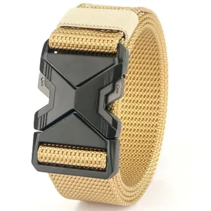 Khakifarbener taktischer Nylon-Gürtel für Herren mit robuster schwarzer X-Schnalle.