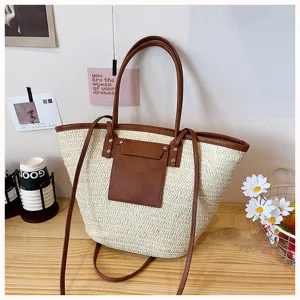 Sac cabas en paille élégant avec poignées en cuir PU marron et grande capacité pratique.