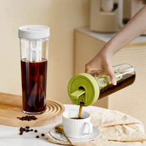 Botella de agua fría de plástico grande con filtro para el hogar, nevera y oficina.