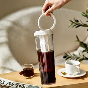 Botella transparente portátil para infusión en frío con asa de anillo para hogar y viajes.