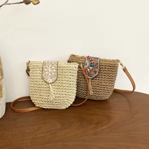 Elegante bolso cruzado de paja tejida para mujer, bonito bolso de playa con solapa de cuentas.
