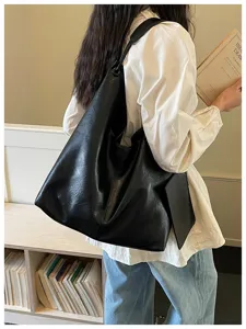 Large capacity black shoulder tote bag for women, stylish soft PU leather hobo handbag.