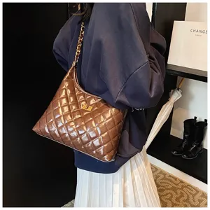 Detailed view of brown quilted chain shoulder bag, stylish PU leather hobo handbag