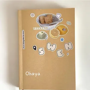 Kraft papier A5 lege notitieboek detailweergave, minimalistisch dagboek omslag ontwerp.