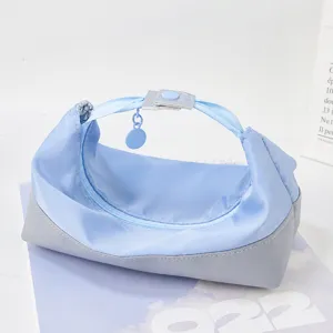 Pastellblaues minimalistisches Federmäppchen, große Kapazität Make-up-Tasche und Schreibwaren.