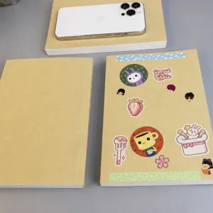 Dicker leerer Kraftpapier-Notizblock, minimalistisches Skizzenbuch und Mal-Tagebuch für Schüler.