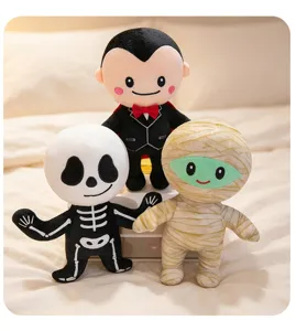 Halloween pluche speelgoed set met schattige vampier skeleton en mummie poppen voor decor.