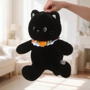 Simpatico peluche gatto nero con colletto di pesce, morbida bambola per bambini e regalo.