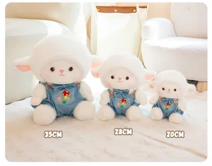Joli jouet en peluche mouton avec salopette en jean et broderie champignon, trois tailles.