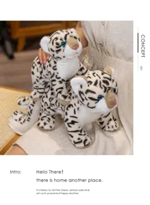 Toma detallada de bonito peluche de leopardo de las nieves simulado, tela suave y muñeca.