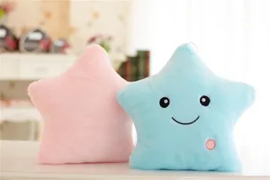 Buntes leuchtendes Stern Pluesch Kissen, niedliches LED Kissen Spielzeug fuer Deko und Geschenk.