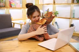 Simulation dinosaure peluche réaliste tricératops animal en peluche poupée cadeau enfant