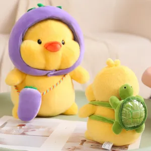 Süßes Plüsch gelbe Ente Spielzeug mit Schildkröten Rucksack und Frucht Hut Stofftier Puppe.