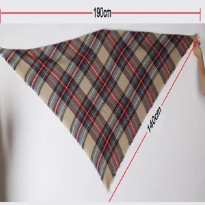 Dreieckiger Kaschmir-Gefühl Schal Detailansicht mit Maßen für Herbst und Winter Damenmode.