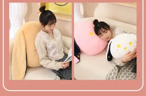 Vue détaillée de coussin en peluche lapin doux, oreiller mignon lapin étoilé pour lit et canapé.