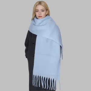Weicher Mohair Einfarbiger Warmer Winterschal Damen Dicke Fransen Schal Detailansicht.