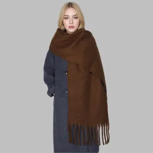 Damen Winter dicker warmer einfarbiger Mohair Schal Tuch Detailansicht flauschige weiche Textur.