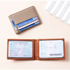 Fundas para licencia de conducir y tarjetero de cuero genuino con textura litchi vista detallada.