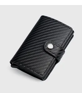 Détail du porte-cartes de crédit en fibre de carbone, portefeuille anti-RFID fin.