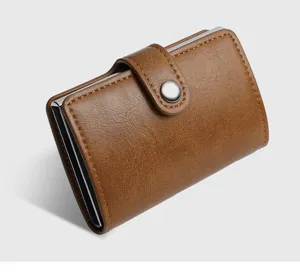 Porte-cartes portefeuille en cuir marron RFID avec fentes pop-up en aluminium et bouton-pression.