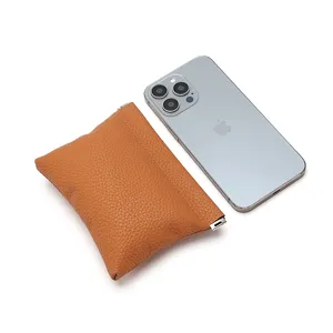 Monedero automatico de cuero microfibra patron lichi marron vista principal bolso pequeno