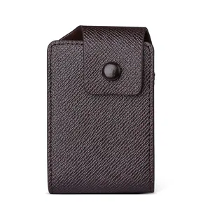 Mini tarjetero de acordeón con cierre de botón a presión y textura de cuero cruzada elegante.