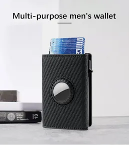 Billetera de hombre de fibra de carbono con soporte AirTag y tarjetero automático.