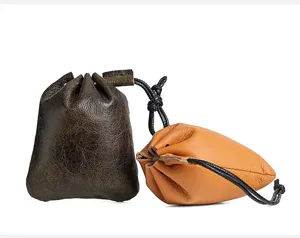 Echtleder Kordelzug Beutel Detailansicht, weiche Rindsleder Münztasche für Schmuck und Zubehör.