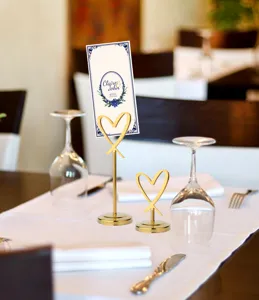Gold heart-shaped place card holder set, metal table memo clip for wedding party table decor.