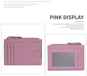 Portafessere in pelle Saffiano rosa con tasca con zip, fessure multiple e finestra per documenti.