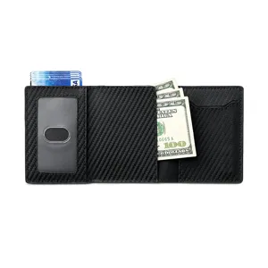 Cartera de tres pliegues con textura de fibra de carbono negra, ranuras y bolsillo para billetes.