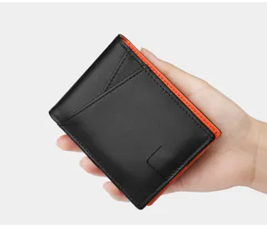 Cartera bifold para hombre de cuero genuino con elegante diseno contraste negro y naranja.