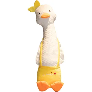 Weiches Plüsch Langgans Kissen mit süßer gelber Latzhose und Schleife, ideales Geschenk.