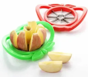 Coupe-pomme en acier inoxydable avec poignées confortables pour découpe rapide des fruits.