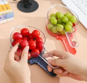 Panier d'égouttage fraise mignon avec poignée, outil de passoire à fruits de cuisine.