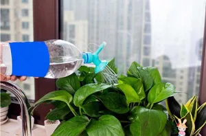 Ugello irrigatore per innaffiare a doppia testa per bottiglie di plastica attrezzo