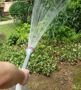 Dettaglio ugello per tubo da giardino, pistola a spruzzo multifunzionale per piante