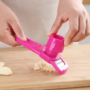 Rape et presse-ail manuelle multifonctionnelle en couleur rose pour hacher facilement.