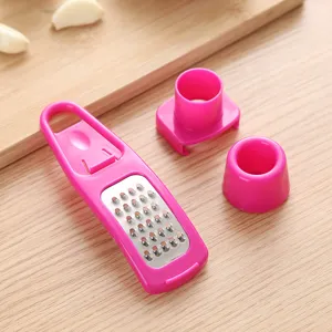 Ensemble de presse-ail et râpe à gingembre rose multifonctionnel pour cuisine pratique.