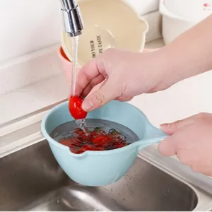 Puis-eau en plastique avec long manche et bec verseur, louche de cuisine épaisse et durable.