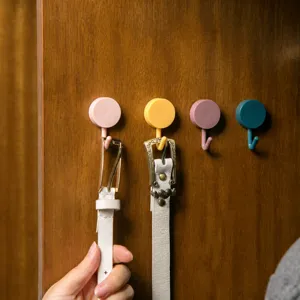 Selbstklebende Wandhaken fur Turen und Kuche, bunte Kunststoff Aufhangenhaken fur Zuhause.